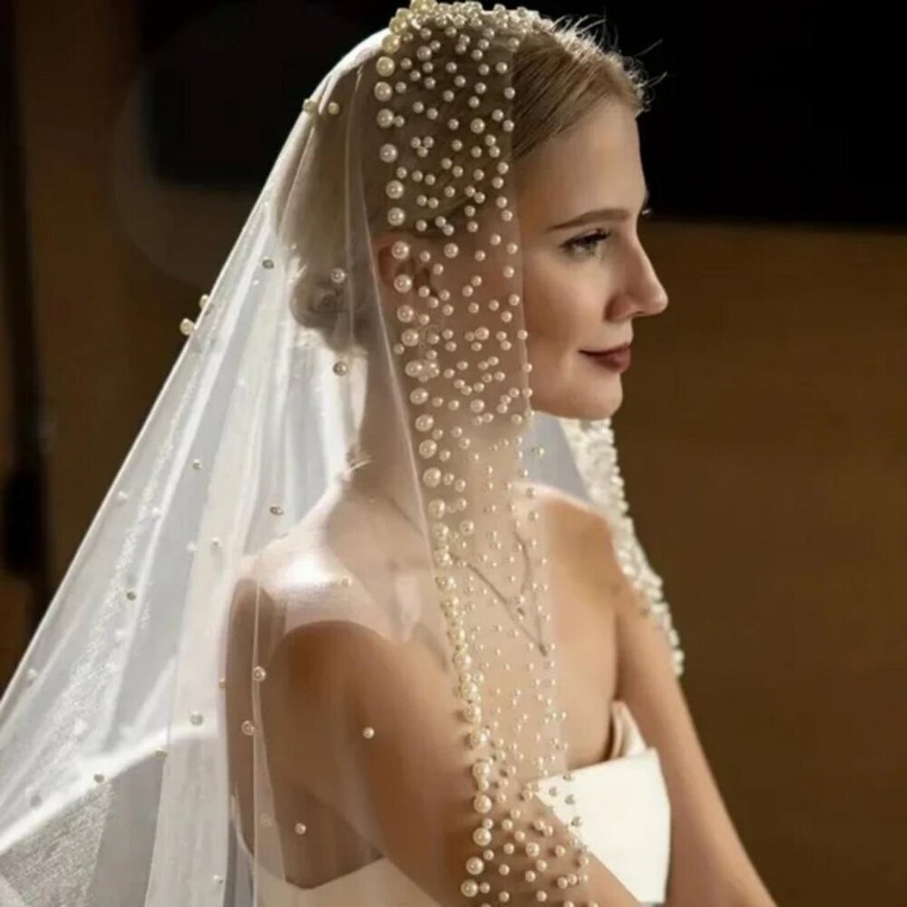 Wedding veil with pearls - Picture 3 of 8